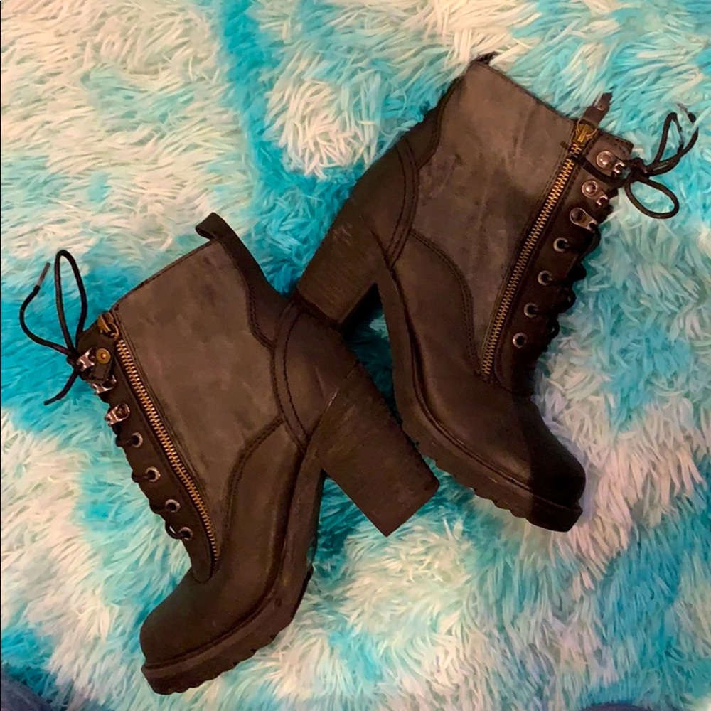 Comfortable boots with mini platform heel
